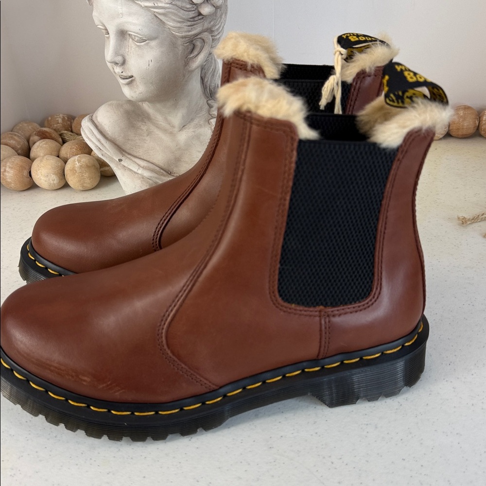 Dr Martens 2976 Leonore Chelsea Boots Faux Fur Lined in Saddle Tan Size 9 (NWOB) - Picture 6 of 11